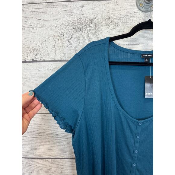 Torrid Plus Size Blue Pointelle Scoop Neck Button Up Short Sleeve Top Size 4X - Picture 2 of 7